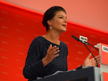 Sahra Wagenknecht, Vorsitzende des neuen politischen Bündnisses Bündnis Sahra Wagenknecht (BSW), während einer Präsentation auf dem 5. Parteitag der Linken, Hannover, Deutschland, Juni 2017