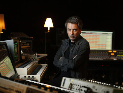 Jean Michel Jarre in sala di registrazione
