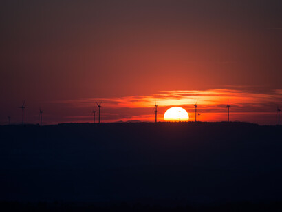Early sunrise on the horizon