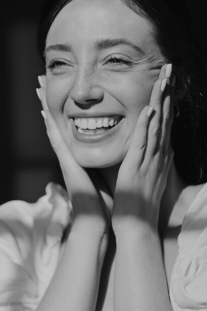 Emoções: mulher feliz