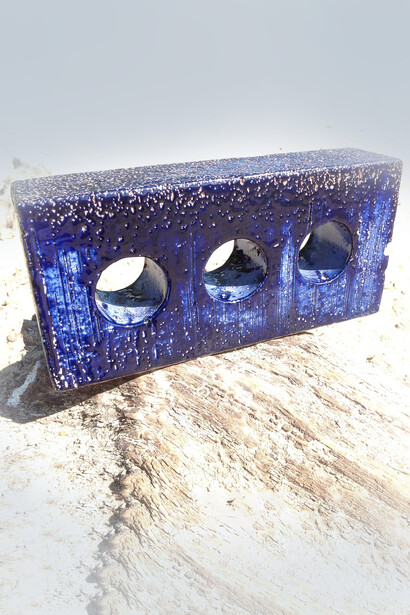 Uno dei mattoni che compongono Contro corrente