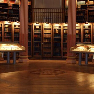 Trésors de la bibliothèque. Courtesy of Musée Guimet