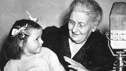 Maria Montessori ideò un metodo educativo basato sulla libertà e sul rispetto per il naturale sviluppo cognitivo, emotivo e sociale del fanciullo