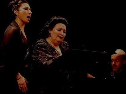 Caballé con su hija y el pianista Ricardo Estrada en una de sus últimas actuaciones (2015)
