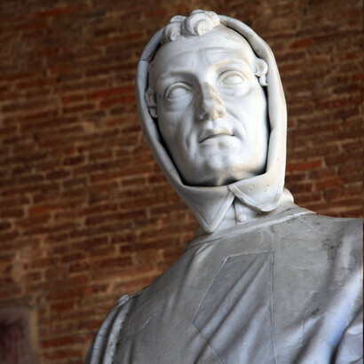 O matemático pisano Leonardo Fibonacci que com o seu *Liber Abaci*  (1202) introduziu os numerais hindu-arábicos na Europa
