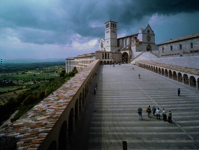 Assisi, Basilica di San Francesco dopo i restauri del 1998-2003 effettuati per risanare i danni causati dal terremoto del 1997.