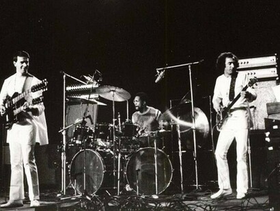 Mahavishnu Orchestra com Billy Cobham tocando bateria