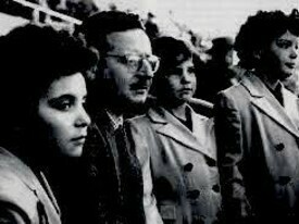 Salvador Allende with his daughters
