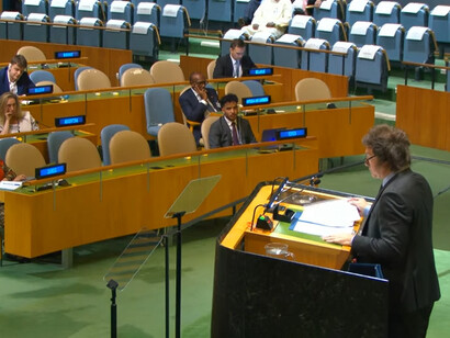 La presentación de Milei ante la ONU no solo destacó su estilo personalista, sino que también evidenció su desprecio por los protocolos diplomáticos y la importancia de la colaboración multilateral