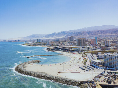 Antofagasta es una ciudad, puerto y comuna del Norte de Chile, es la capital de la provincia y la región de Antofagasta