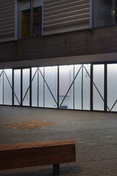 Torschlusspanik, Vitrine, London.