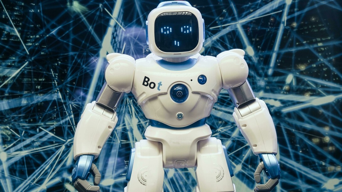 Robô. Especialistas dizem que o crescimento da inteligência artificial deixará a maioria das pessoas melhor na próxima década, mas muitos estão preocupados sobre como os avanços na IA afetarão o que significa ser humano, ser produtivo e exercer o livre arbítrio. À medida que a inteligência artificial (IA) orientada a algoritmos emergentes continua a se espalhar, as pessoas estarão em melhor situação do que estão hoje?
