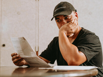 Veja como a função metalinguística é utilizada no cotidiano para resolver dúvidas linguísticas e melhorar a compreensão
