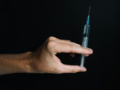 Los avances recientes han permitido la aprobación de las primeras vacunas eficaces contra el VSR, dirigidas principalmente a adultos mayores