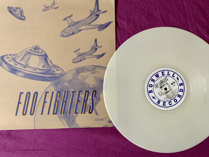 Copertina dei Foo Fighters (Credit Barrett Jones and Foo Fighters – Roswell Records)