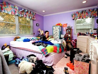 Vivendo em um quarto desarrumado