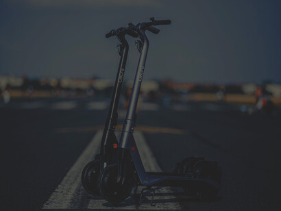 E-Scootern gehören in den meisten Großstädten zum Stadtbild
