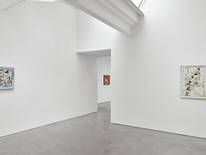 Katy Moran, 300 sun days, Modern Art Helmet Row, exhibition view, 13 May - 18 June 2022. Photo: Robert Glowacki. Courtesy: the artist and Modern Art, London. 

