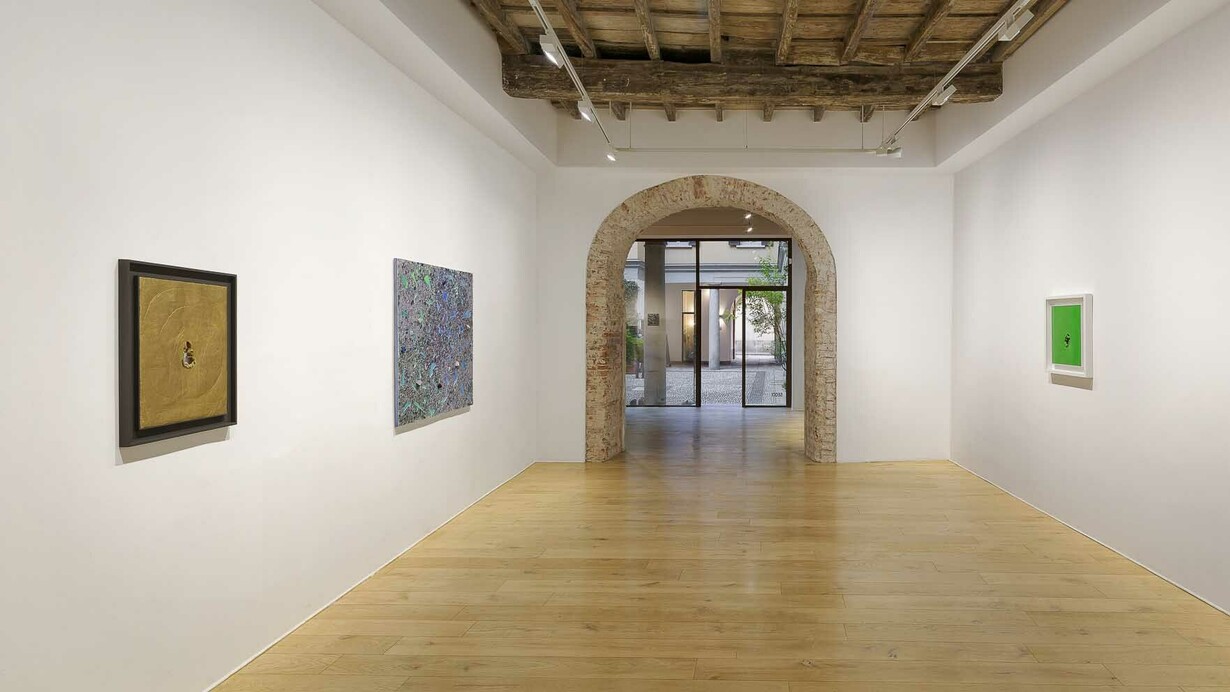 Lucio Fontana and Alteronce Gumby, A material dance, exhibition view. Courtesy of the Secci Gallery