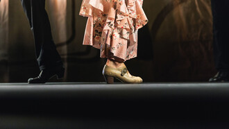 La salsa de salón viene a ser así una réplica de un arte popular masivo en el exilio y en la lucha por la democracia