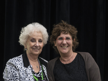 Estela Carlotto con l'artista. Ph Marco Del Comune