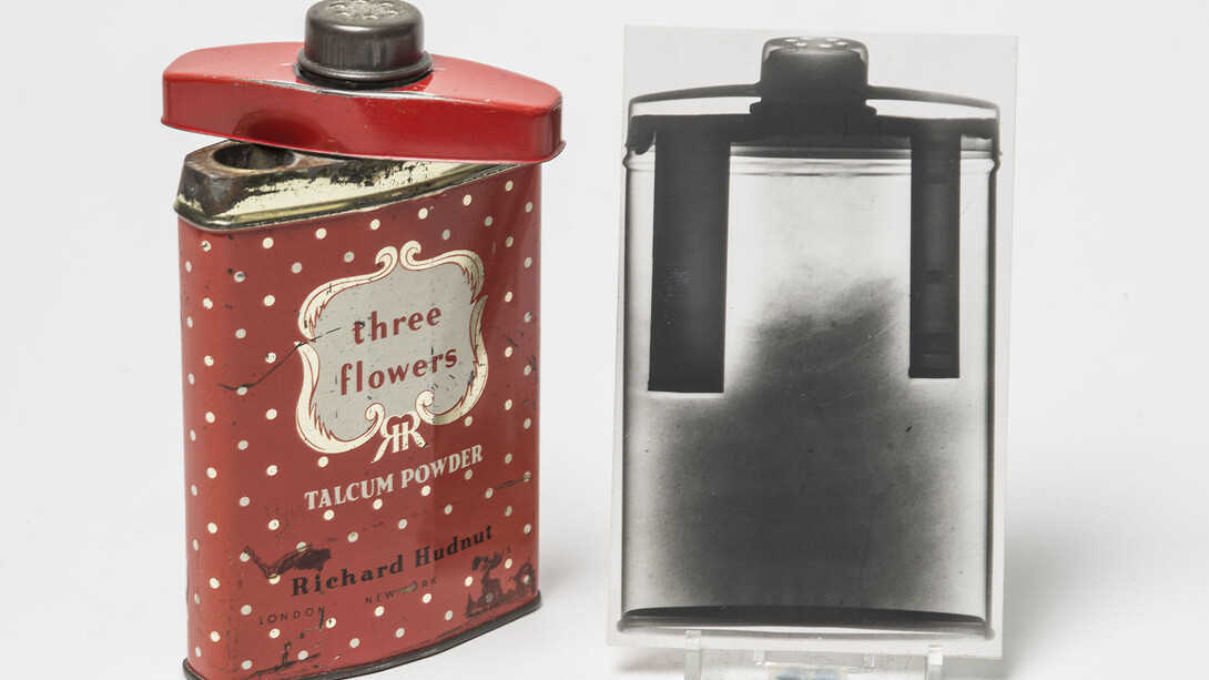 Espionage: Talcum powder tin used to conceal microfilm by the Krogers, members of a Russian spy ring, 1961
© Museum of London
