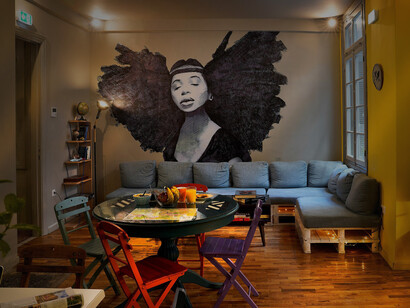 Nubian Hostel, Exacheia, Atene, Grecia, artwork di Konstantinos Pavlidis. © Nubian Hostel