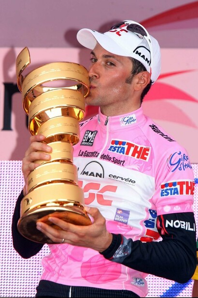 Ivan Basso con la maglia rosa
