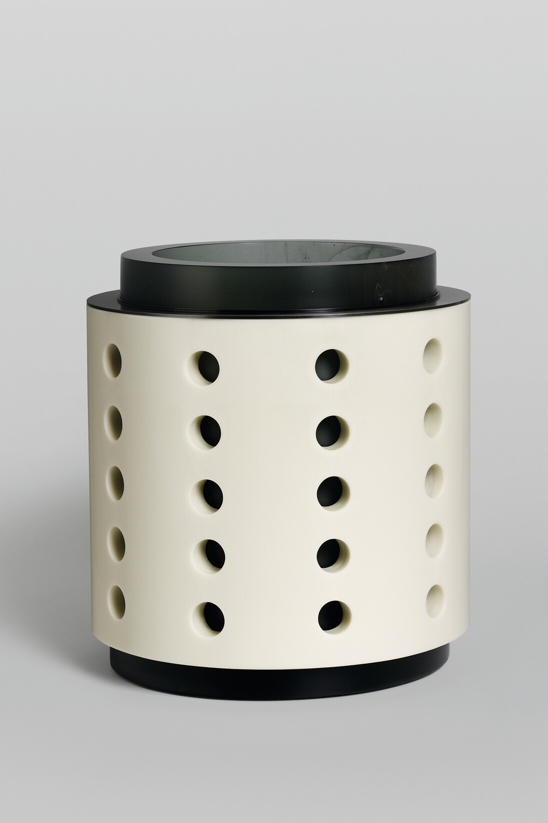 Anna Dickinson, Beige and Grey Vessel, 2015, 28 x 26cm, ©Robert Hall Photography, courtesy of von Bartha