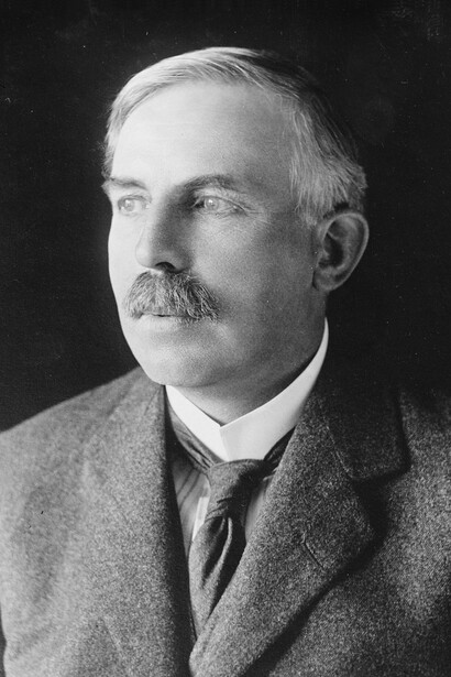 Ernest Rutherford: riconosciuto come il padre della fisica nucleare, precursore della teoria orbitale dell’atomo, Premio Nobel per la chimica nel 1908.

