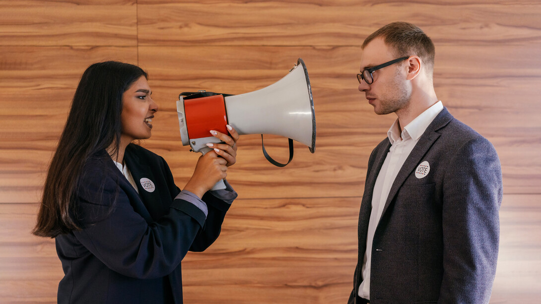 La crisis de la democracia representativa, que es la crisis política, paraliza nuestras sociedades