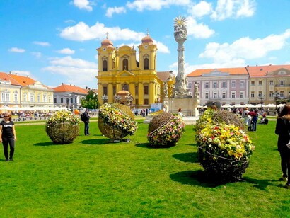 Estátua da Santíssima Trindade na Praça da União, em Timișoara (Romênia)