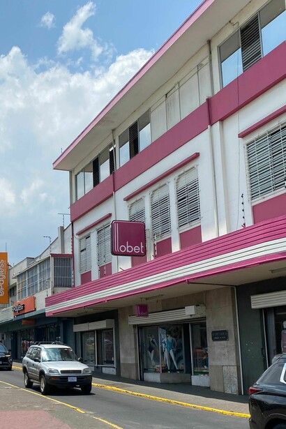 La Municipalidad podría colocar una placa conmemorativa en la fachada de la tienda. Foto: Luko Hilje