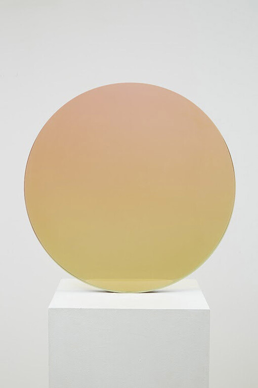 De Wain Valentine, Circle, Sepia to Rose, 1970,
Cast Polyester Resin, 47.7 cm diameter, © DeWain Valentine, image courtesy of Gazelli Art House