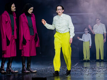 Das schloss. Mit freundlicher genehmigung des Residenztheater