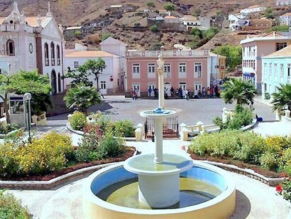 Vista da praça da Vila da Ribeira Brava, na ilha de São Nicolau, no Cabo Verde
