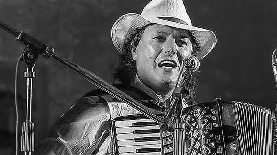 Santino Spinelli (Alexian) y su acordeón, la música siempre ha sido un amor del que no puede prescindir