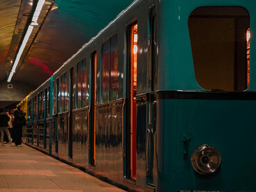 El tren colisiona con otro convoy provocando su muerte en un fatídico ciclo vital