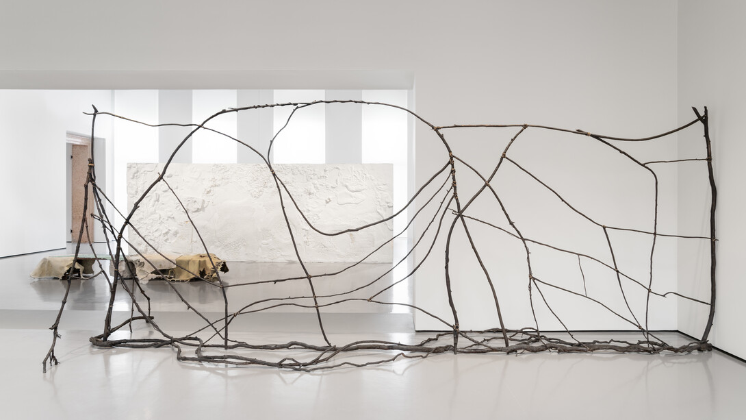 Tatiana Trouvé, La vie étrange des choses, vue d'exposition. Avec l'aimable autorisation de la Collection Pinault