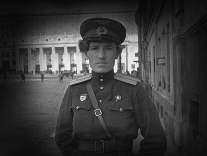 Katya Budanova fue una aviadora de cazas de la Fuerza Aérea Soviética durante la Segunda Guerra Mundial. Fue una de las dos ases de la aviación femeninas junto con Lidia Litviak