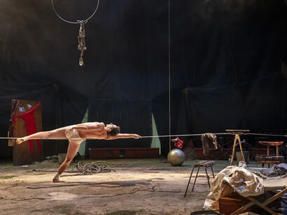 Le funambule. Avec l'aimable autorisation du Les Célestins, Théâtre de Lyon