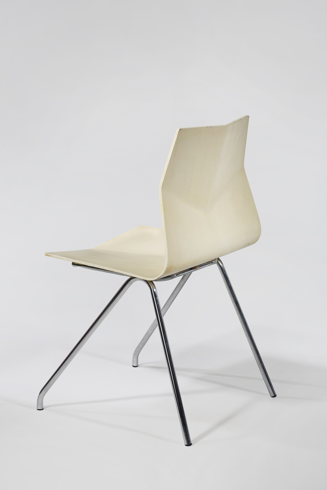 Rene Jean Caillette, Set of 6 Diamond Chairs, 1958, White lacquered molded plywood, black painted metal legs, 31.5 x 18 x 18 inches, 80 x 45.7 x 45.7 cm. Edition Steiner. Image courtesy of Demisch Danant. Photo by Thierry Depagne.