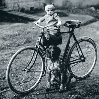 August Sander, Forester’s Child, dettaglio, Westerwald, 1931