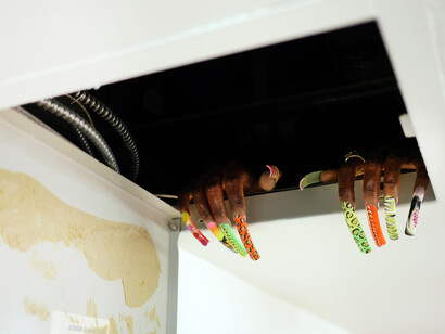 Eric Mistretta, Song Ends Light Come On, 2015, acrylic nails, acrylic paint, metal chain, nail polish, resin and rings, dimensions variable. Courtesy Scaramouche, New York