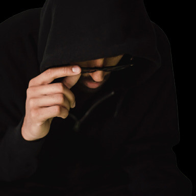 Malwares são programas que causam danos a um computador, servidor, cliente ou a uma rede de computadores