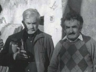 Raúl Sendic ao lado de José Mujica, dois nomes que se tornariam associados à trajetória do Movimento Nacional de Libertação Tupamaros. A aproximação entre lideranças políticas e trabalhadores ajudou a dar forma ao movimento que ganhou força no Uruguai durante os anos 1960