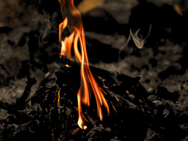 Tant que les tensions systémiques demeurent, l’appel au « plus » ne fait qu’alimenter un brasier déjà fragile