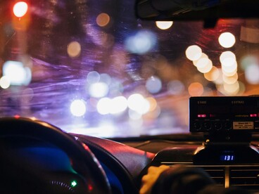 Guidava per mestiere, ma da troppo tempo era la stanchezza a guidare lui