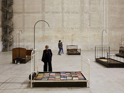 Chen Zhen, Jardin-Lavoir, 2000, Veduta dell’installazione, Pirelli Hangar Bicocca, Milano, 2020 © ADAGP, Parigi. Courtesy Pirelli HangarBicocca, Milano, e Galleria Continua, foto Agostino Osio