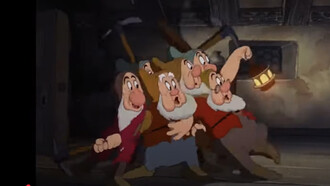 Los siete enanitos se encontrarían en una suerte de impasse social. Por un lado, recibirían apoyo y elogios por visibilizar un tipo de discapacidad que durante siglos ha sido considerada como divertimento